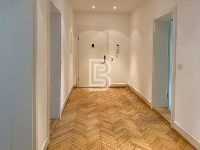Kernsanierte Altbauwohnung mit Südbalkon