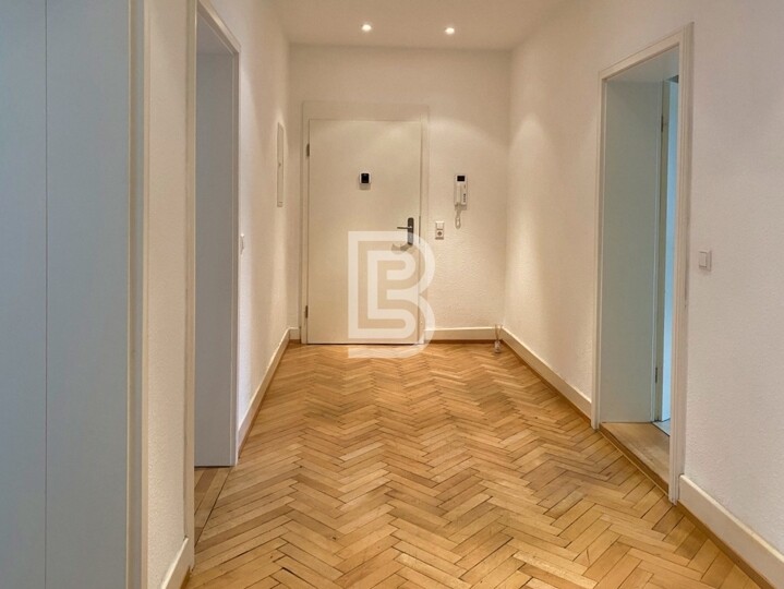 Kernsanierte Altbauwohnung mit Südbalkon