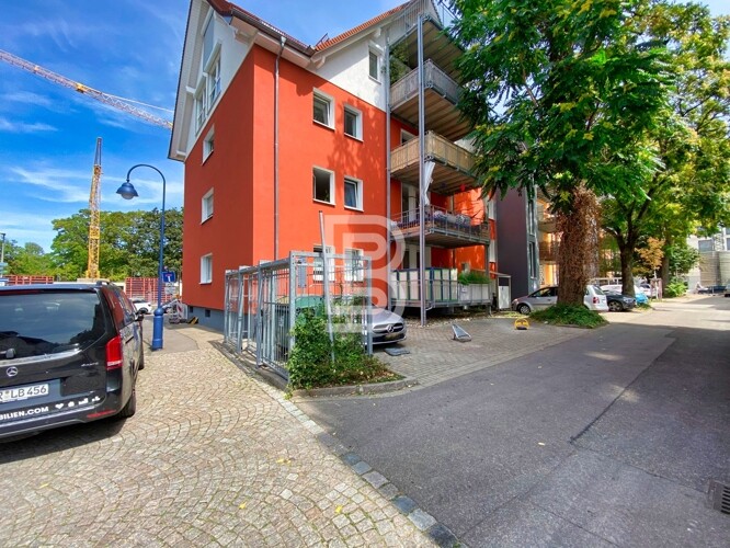 Kernsanierte Altbauwohnung mit Südbalkon