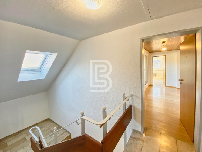 Zuhause unterm Dach – hell und zentral