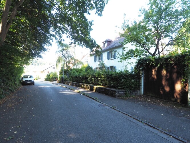 Mehrfamilienhaus in idyllischer Hanglage