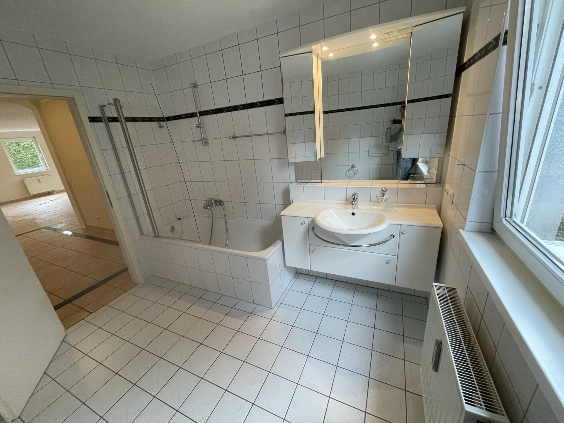 Badezimmer mit Duschbad1