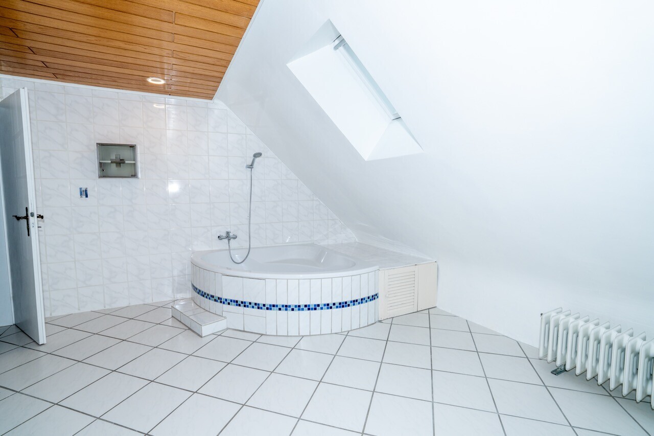 Badezimmer (DG)