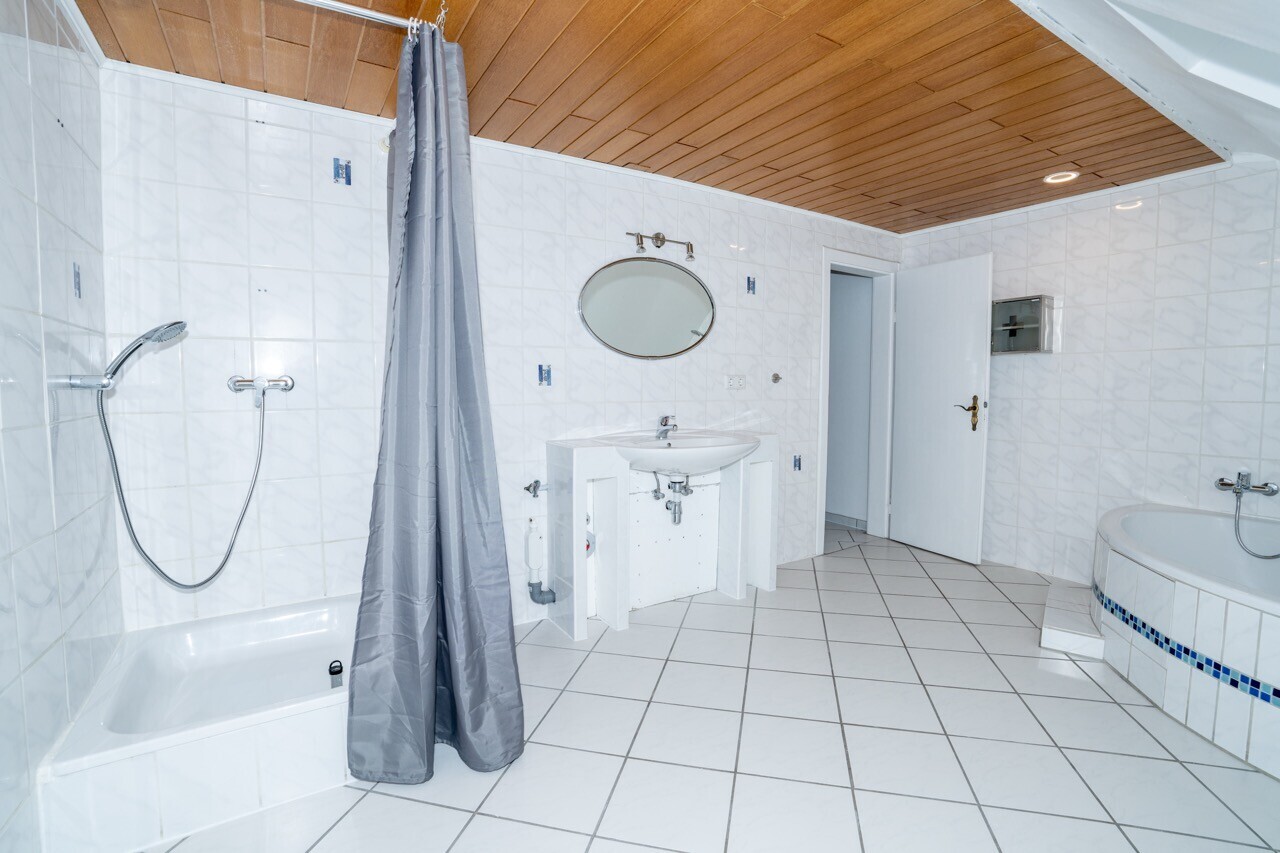 Badezimmer (DG)