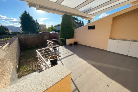 Terrasse mit Gartenzugang