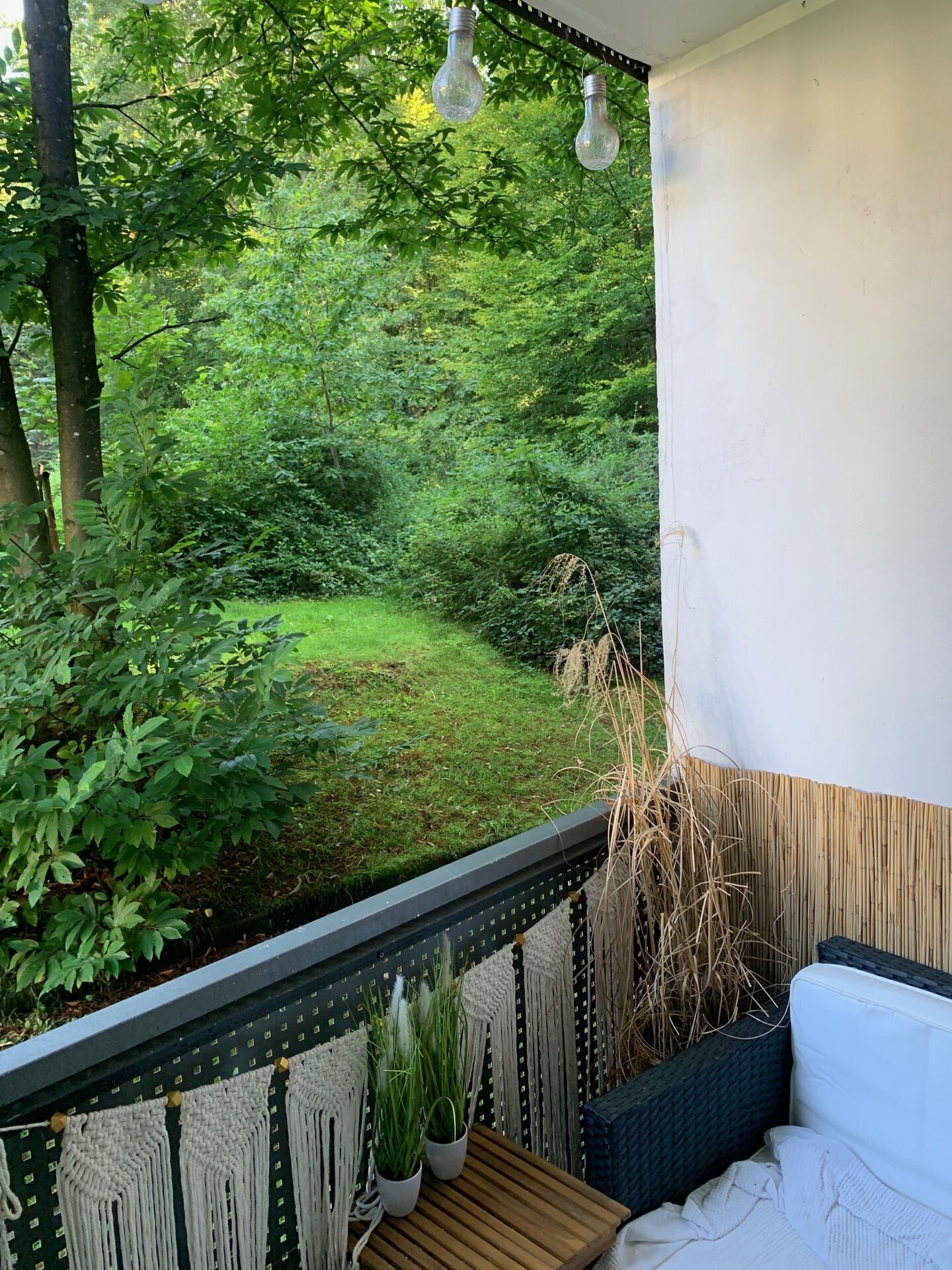 Balkon mit Blick in den Garten