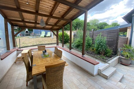 überdachte Terrasse