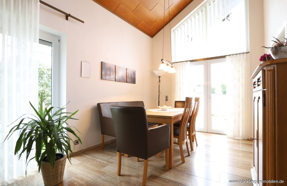 Esszimmer mit Terrassenzugang
