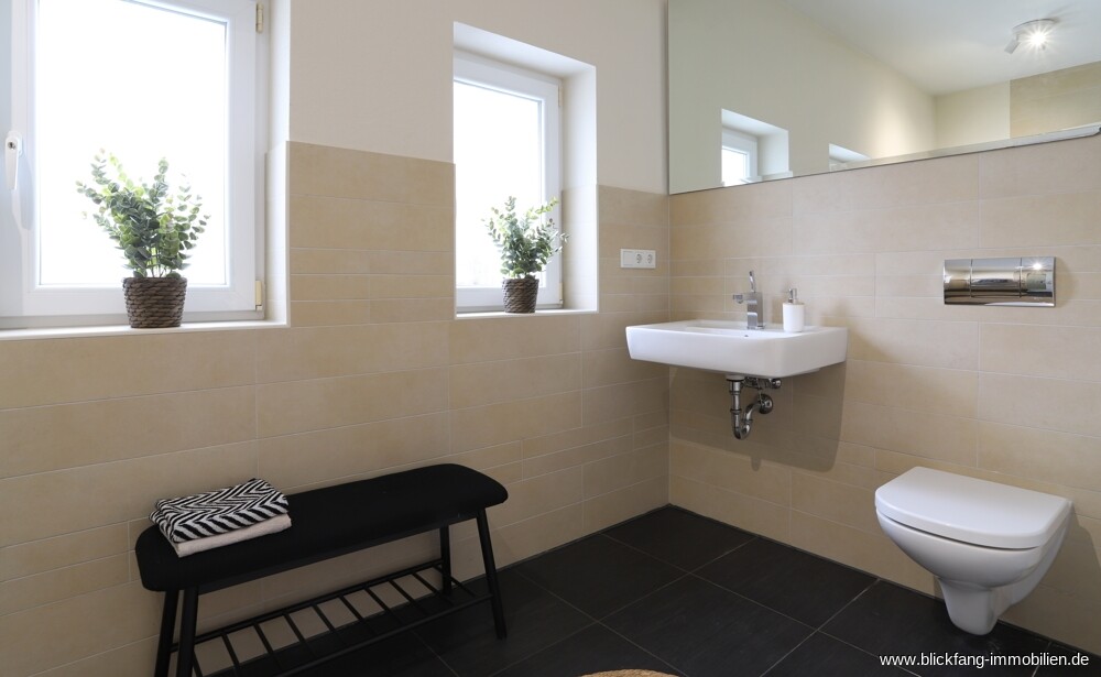 Modernes Duschbad im EG