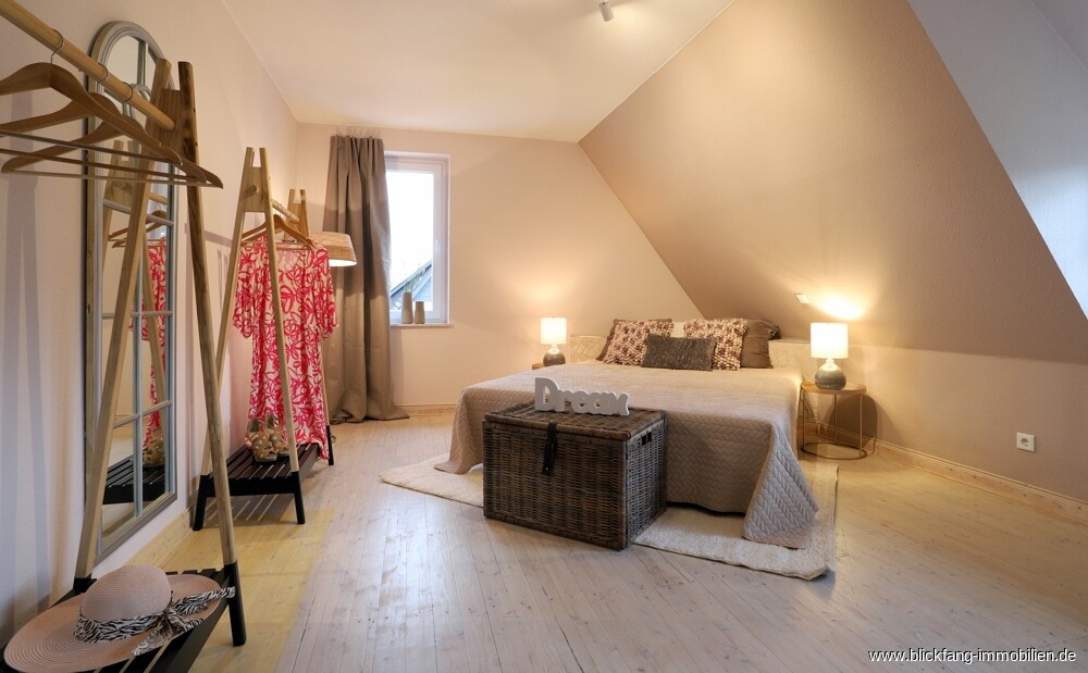 Geräumiges Schlafzimmer