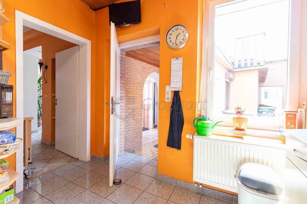 Ausgang in Anbau von Küche