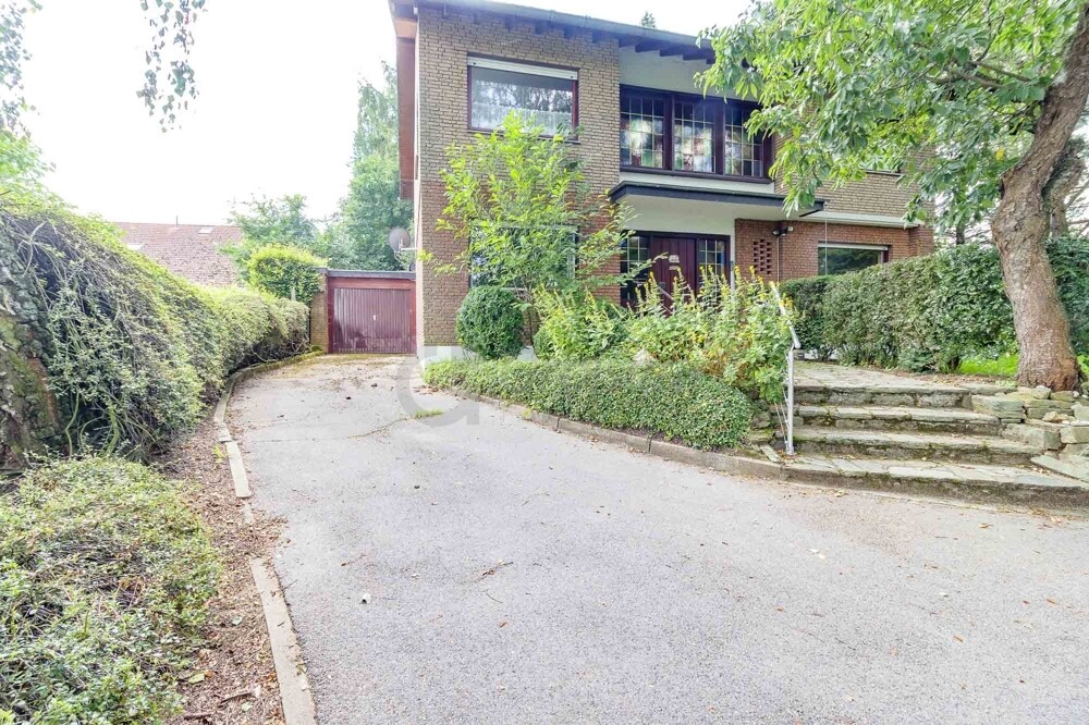 Zufahrt 2. Garage am Wohnhaus