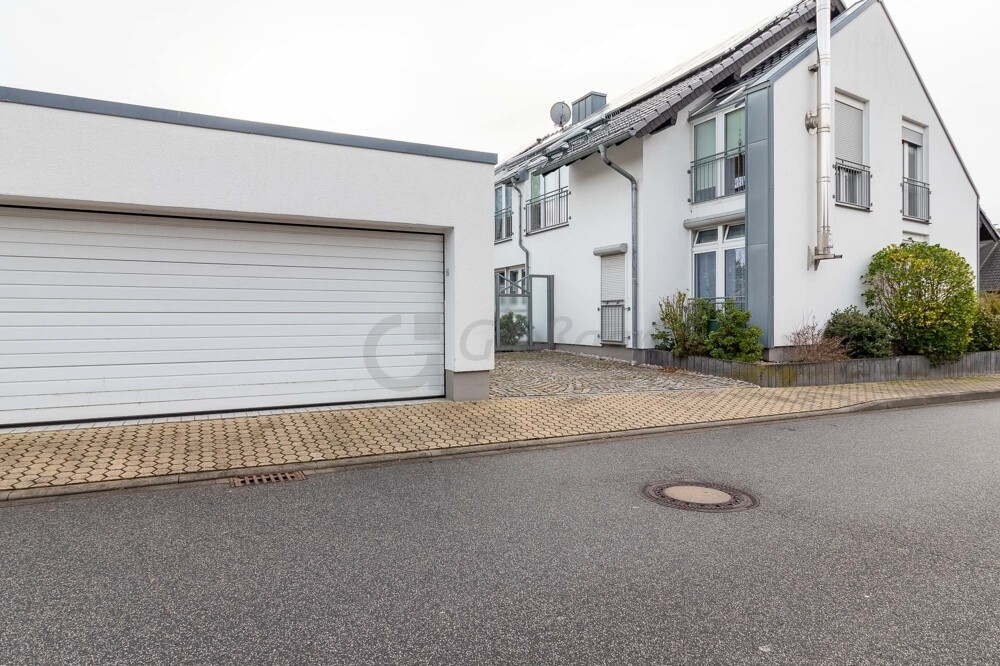 rückwertige Ansicht m. Garage