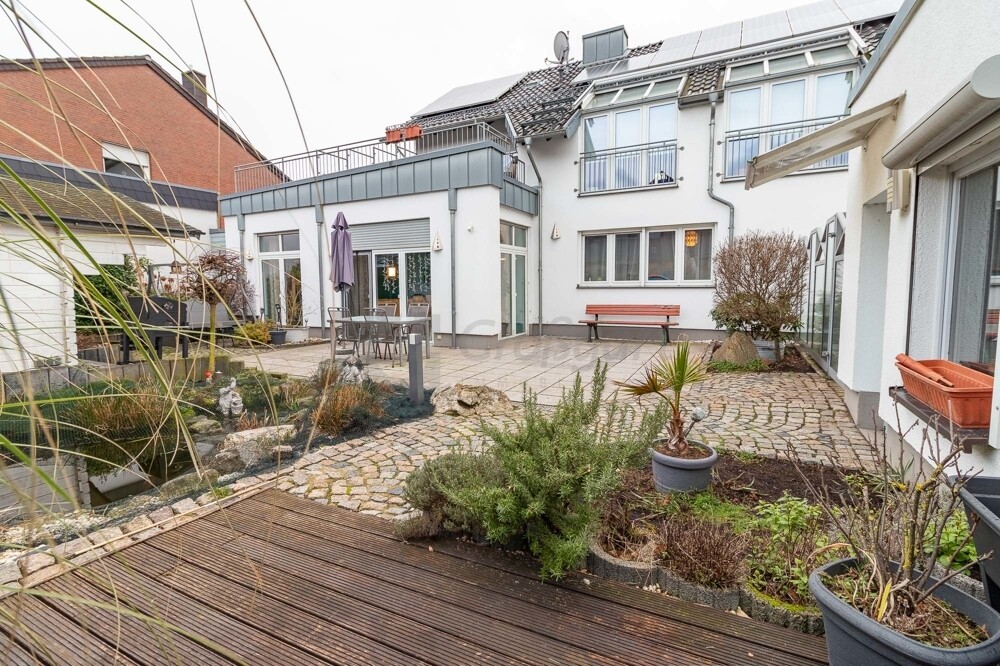 rückwertige Ansicht aus Garten
