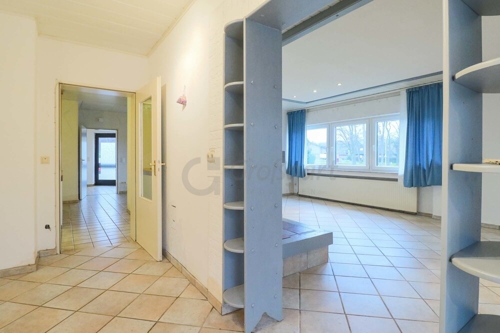 Blick aus Essbereich in Wohnzimmer