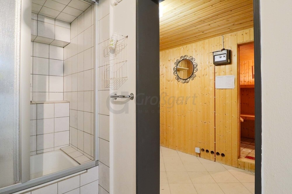 Sauna und Dusche im Keller