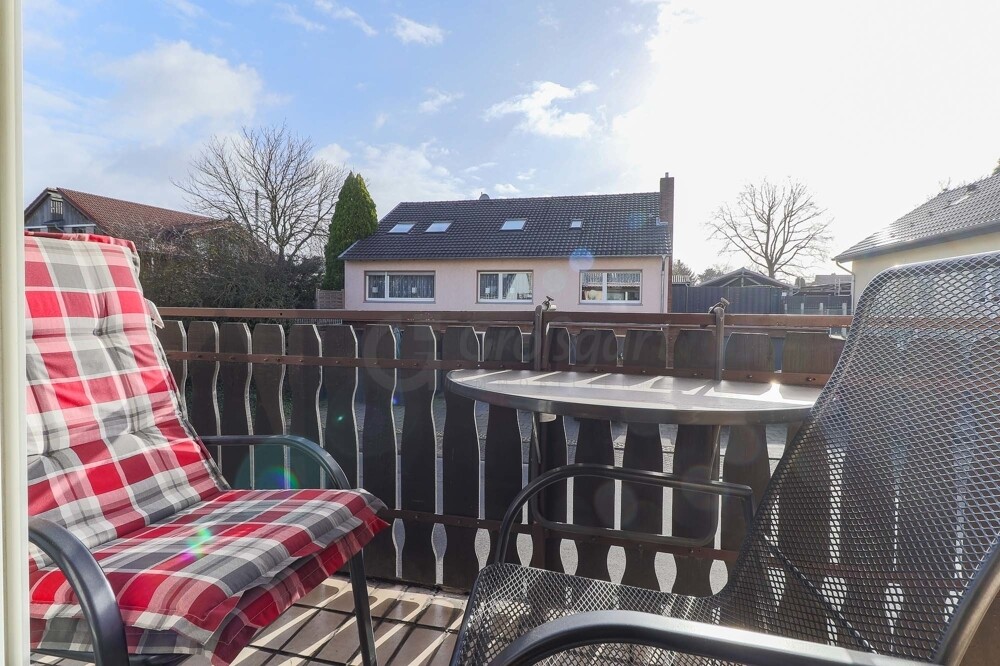 Balkon am Wohnzimmer zur Strasse