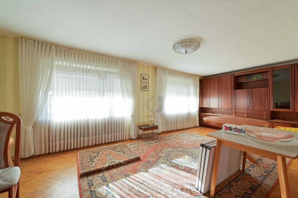 Wohnzimmer vorderer Altbau