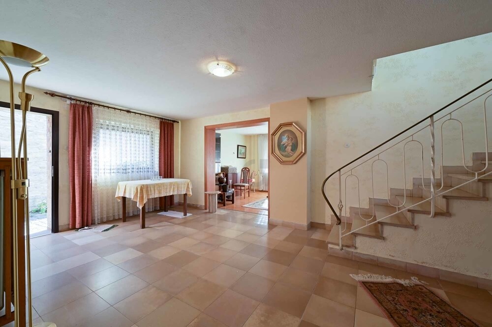 Diele vordere Altbau