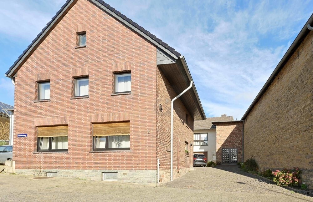 Front Altbau
