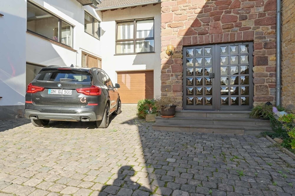 Zufahrt - Eingang Neubau