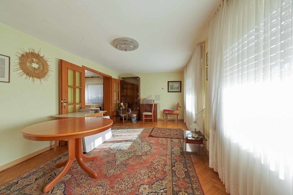 Wohnzimmer vorderer Altbau