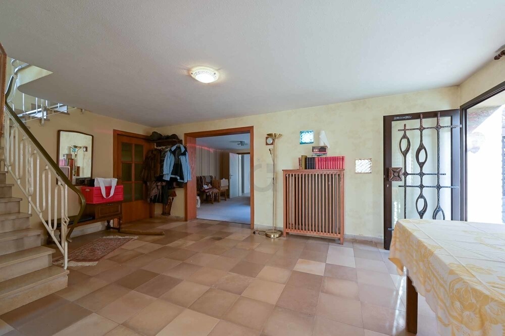 Diele vorderer Altbau