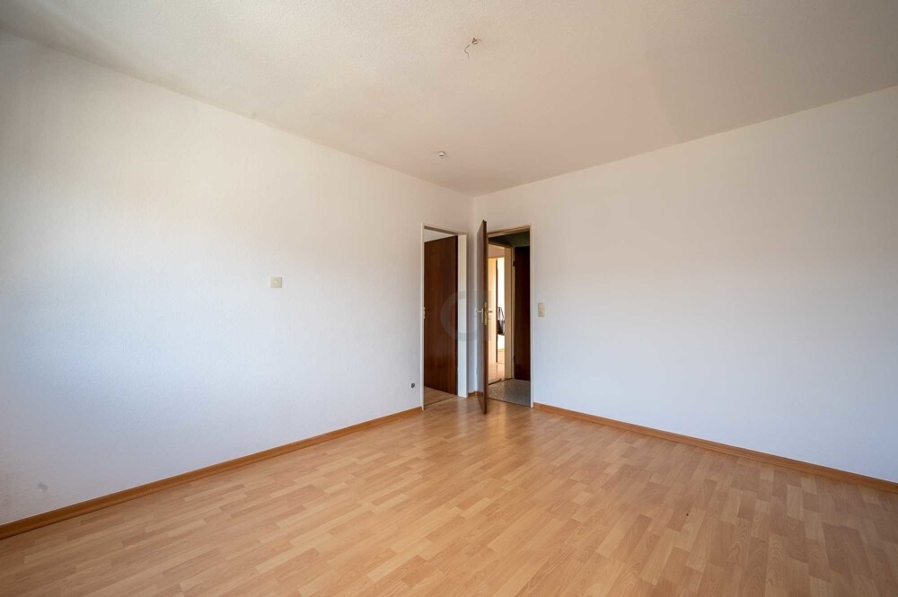 Elternschlafzimmer m. Zugang zum Bad