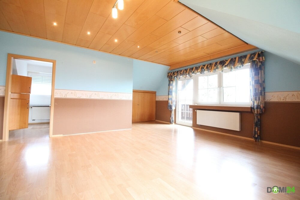 Wohnzimmer mit Essplatz