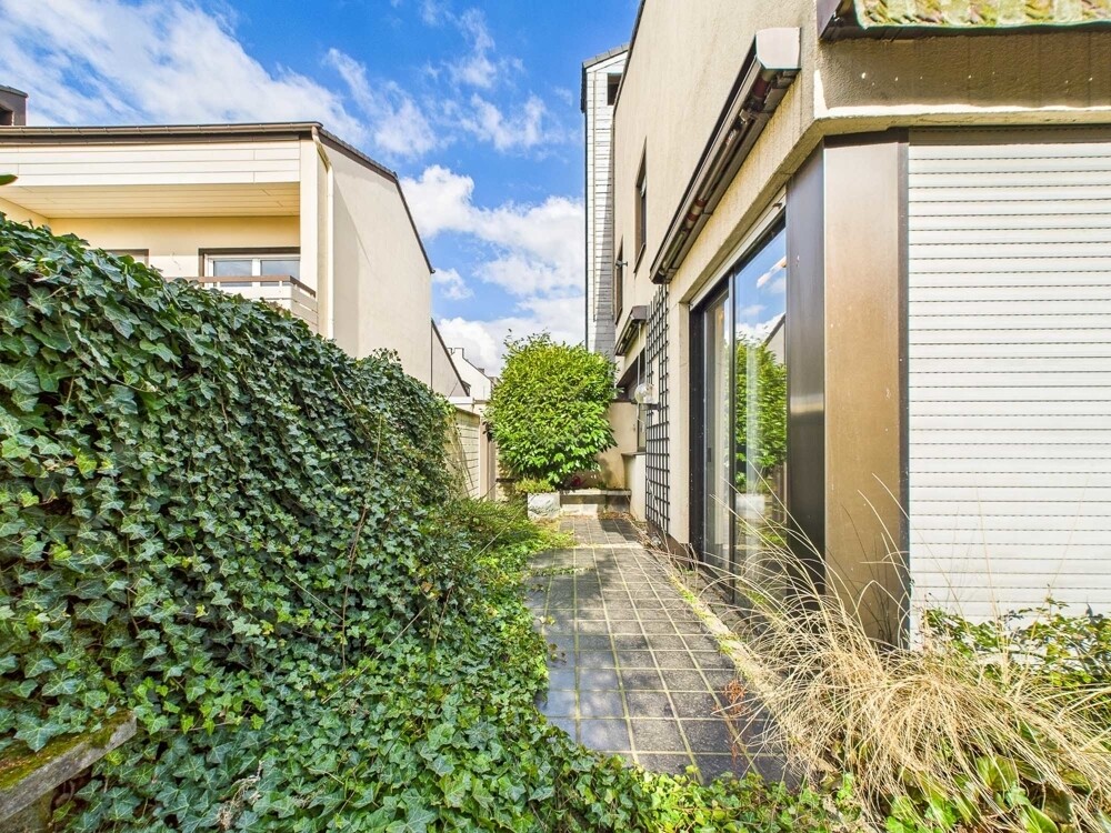 seitlicher Zugang Haus aus Garten