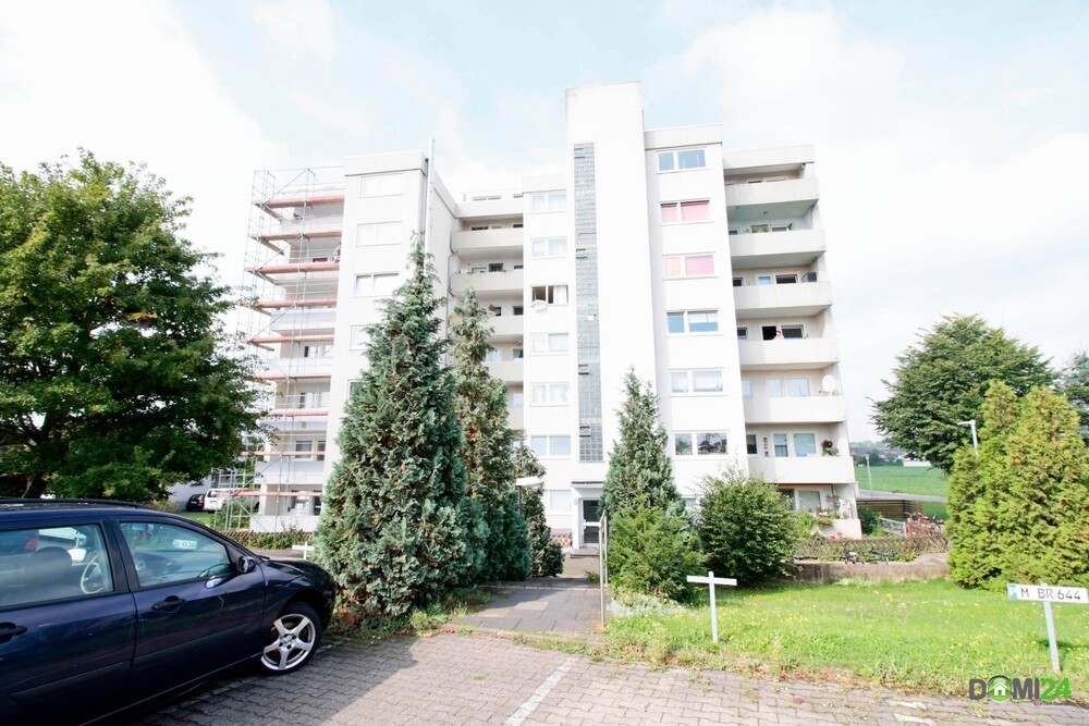 Frontansicht vom Parkplatz