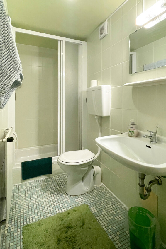 Vierbettzimmer Duschbad
