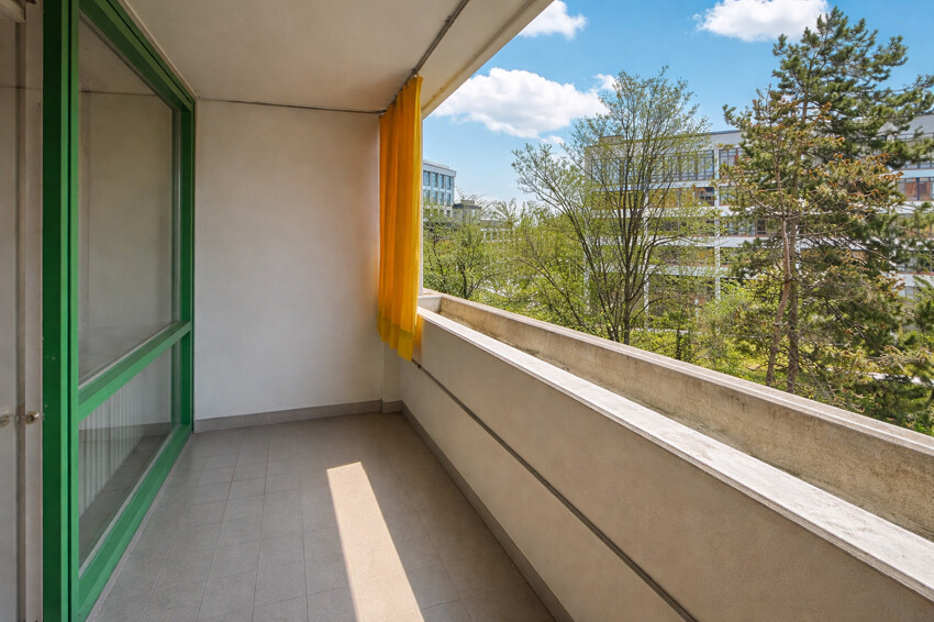 KI bearbeitet: Balkon
