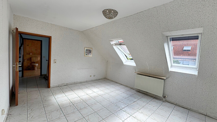 OG linkes Schlafzimmer