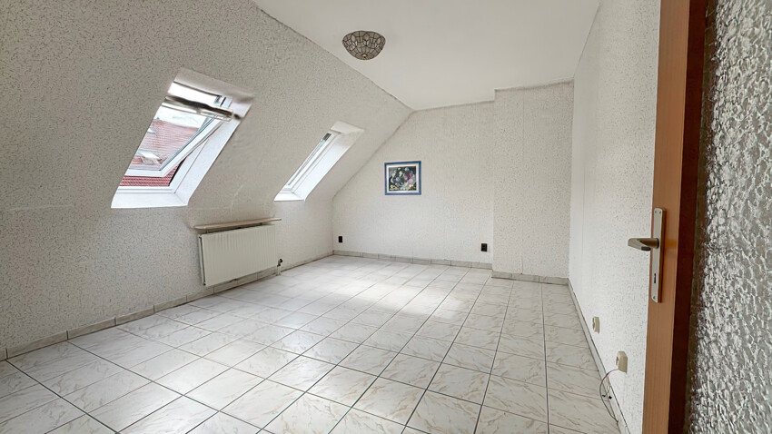 OG linkes Schlafzimmer