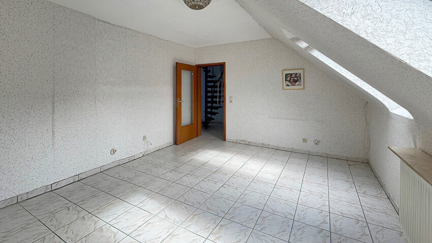 OG linkes Schlafzimmer