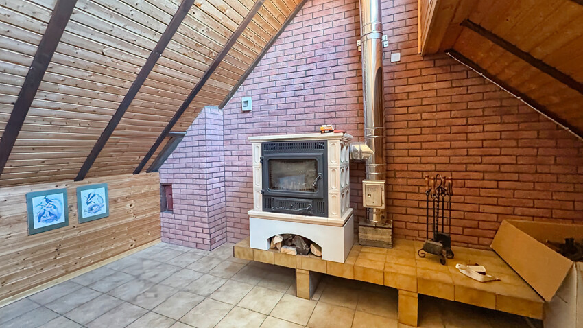 DG Studio, Kamin