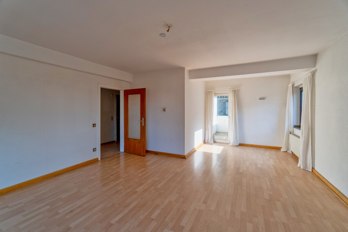 Großes, helles Wohnzimmer