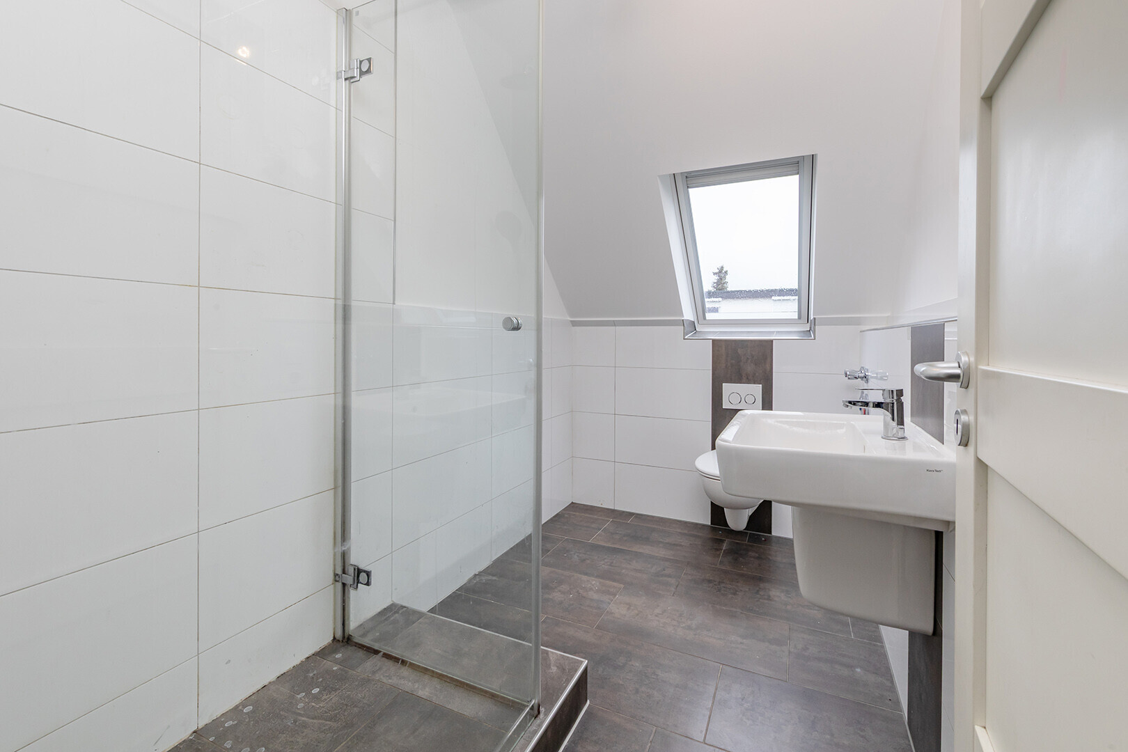 Modernes Duschbad