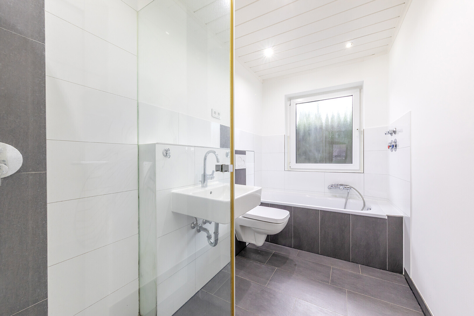 Vollbad mit Dusche