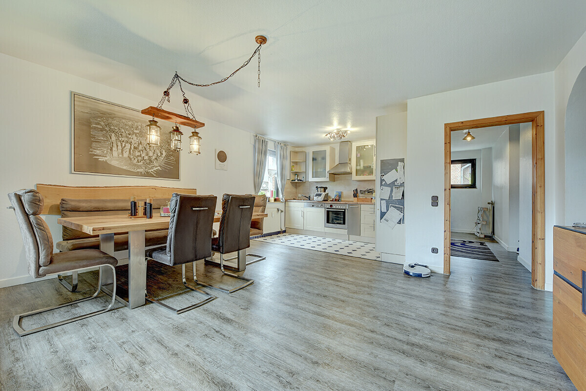 Küche und Esszimmer OG