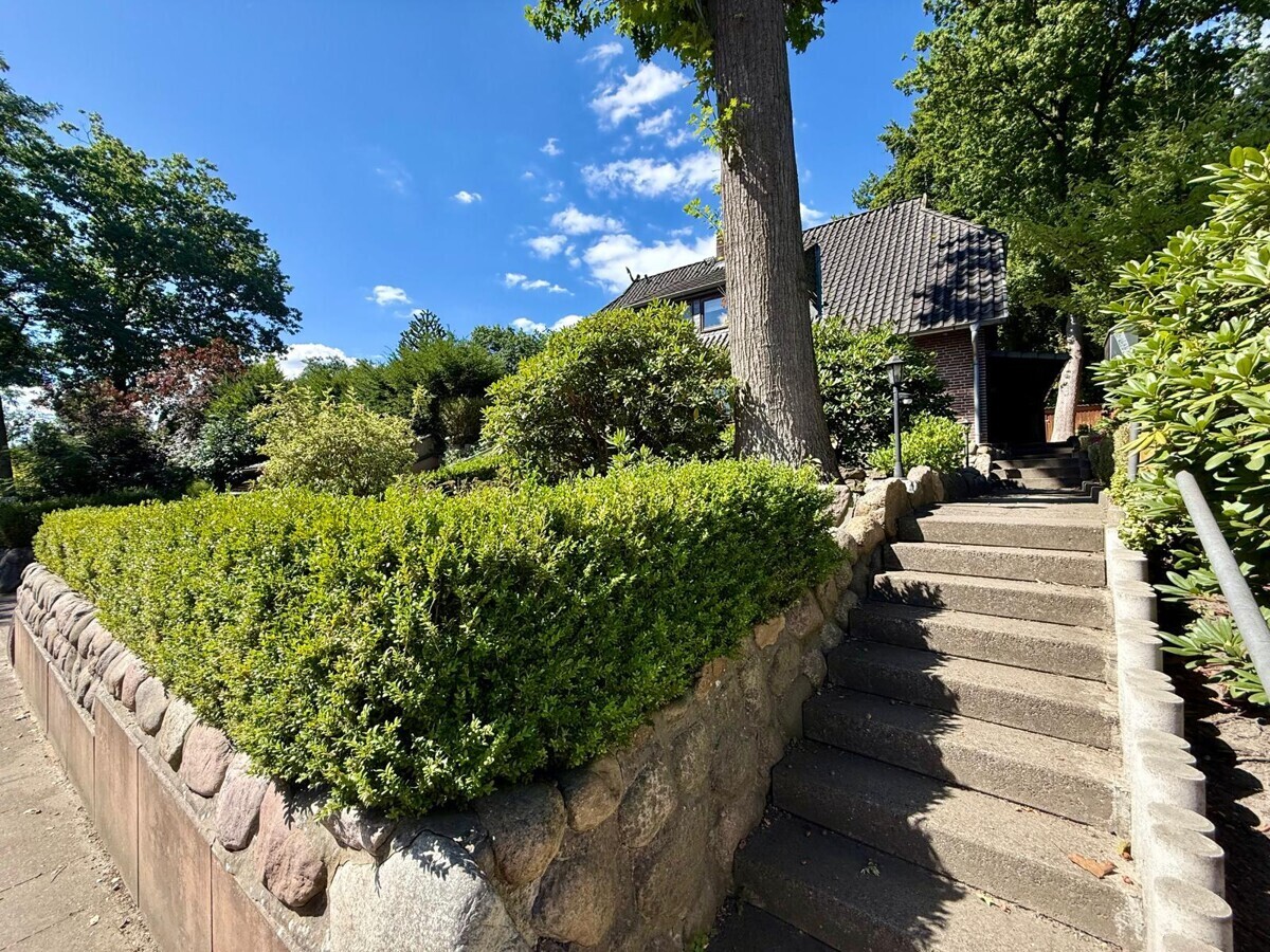 Gartenaufgang ETW