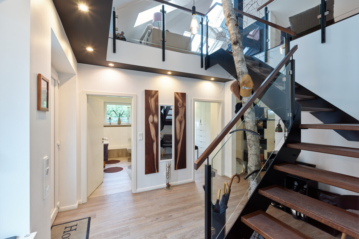 Eingangsbereich mit Treppe ins OG