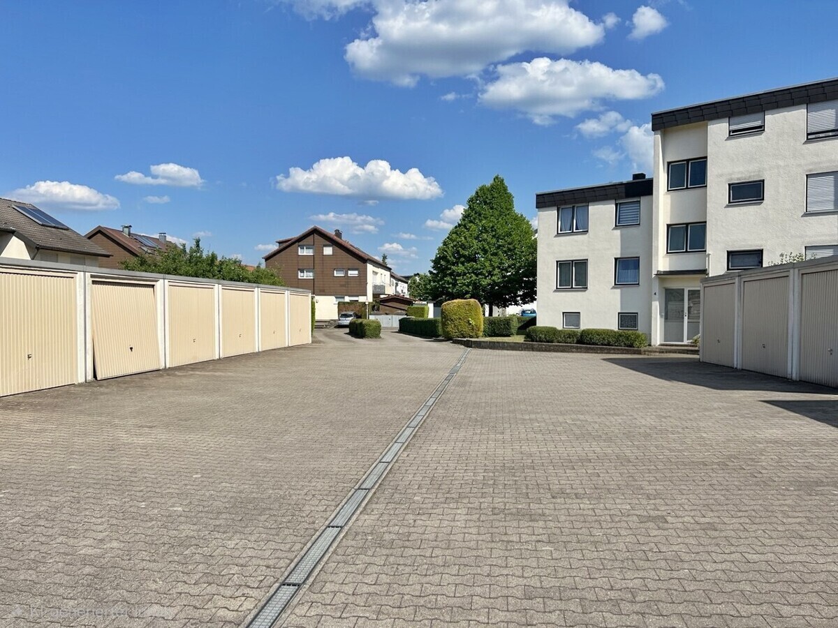 Zufahr zu den Garagen