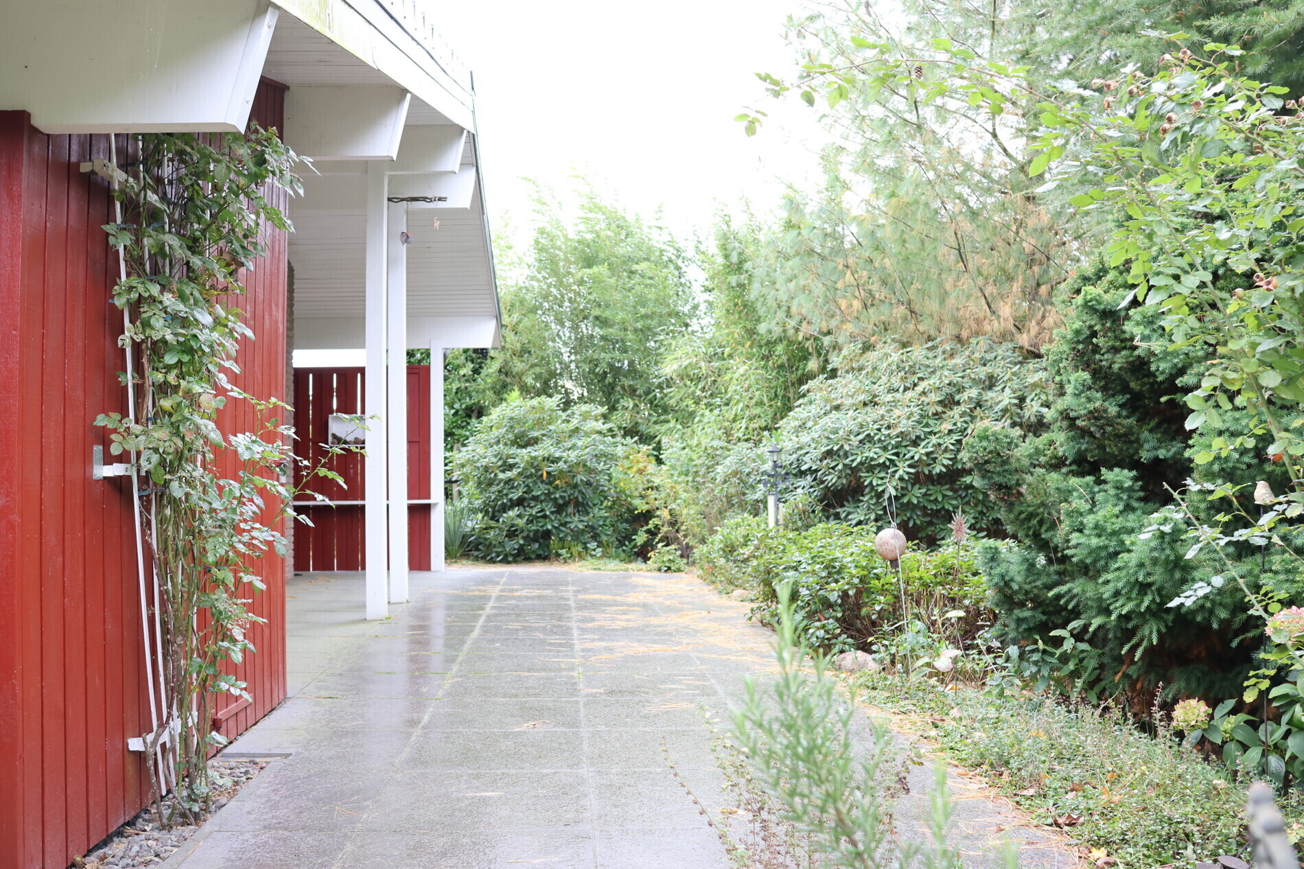 Neuwertige Hauptterrasse