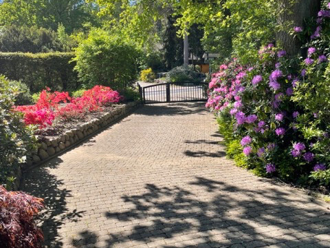 Großzügige Auffahrt