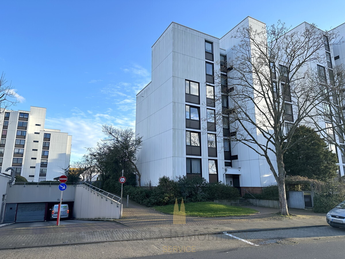 Ansicht des Hauses und der Tiefgarageneinfahrt