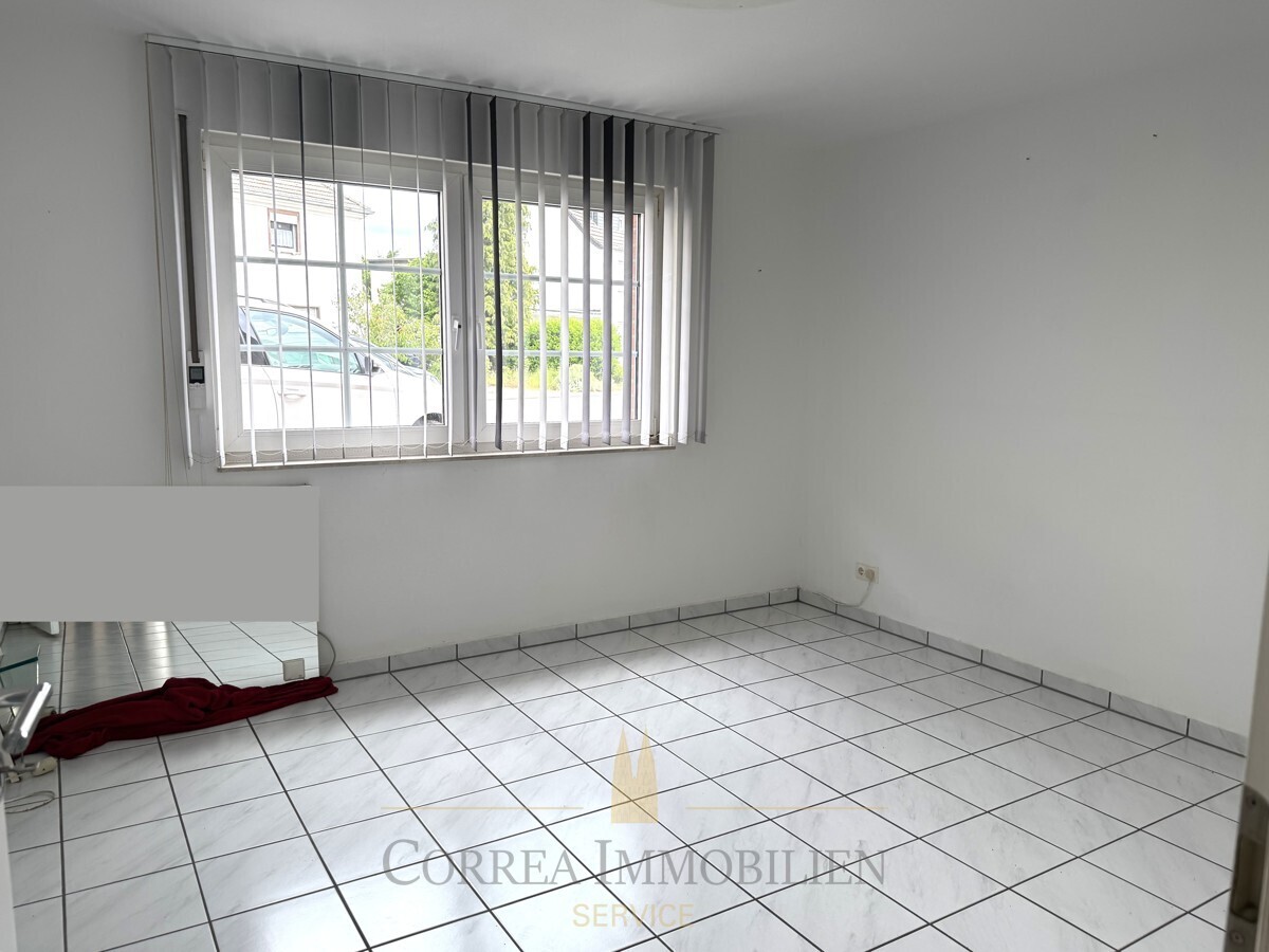 EG li. Schlafzimmer II mit Garten