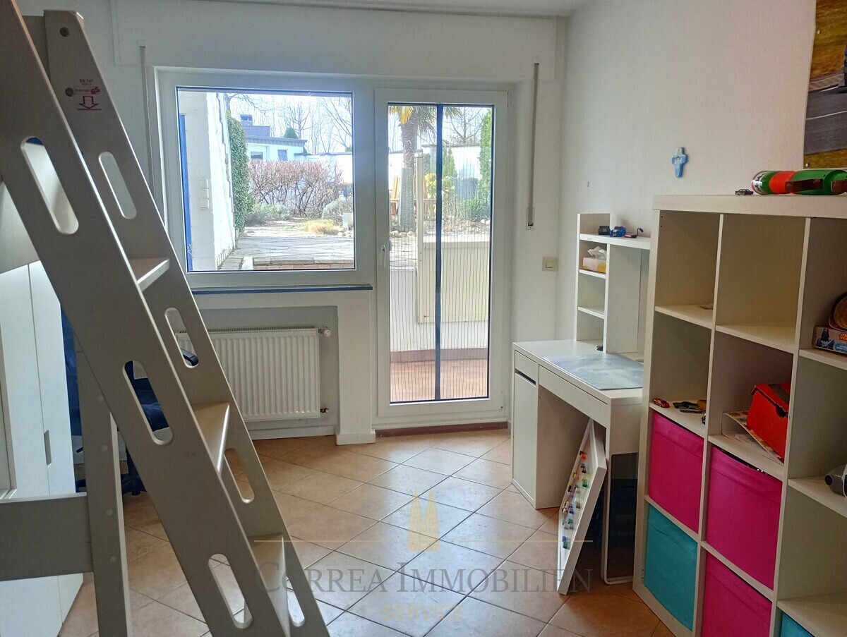 Kinderzimmer III mit Zugang zur Terrasse und Garten I KG