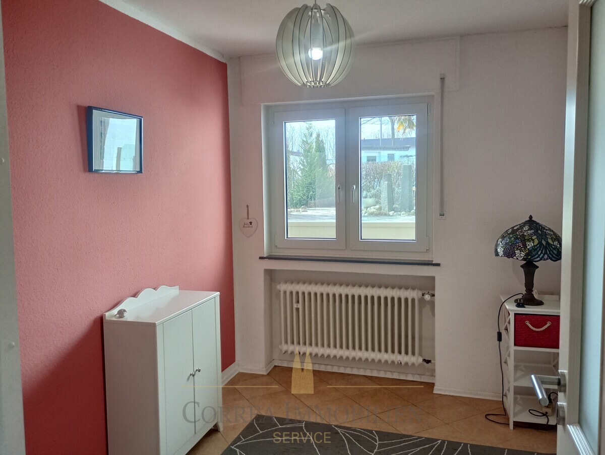 Kinderzimmer II mit Blick in den Garten KG